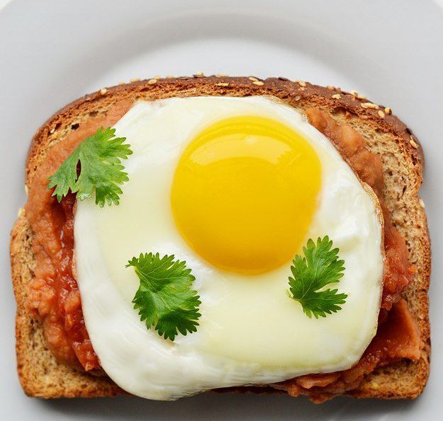 15 идей вкусных тостов на завтрак, которые вы наверняка не пробовали