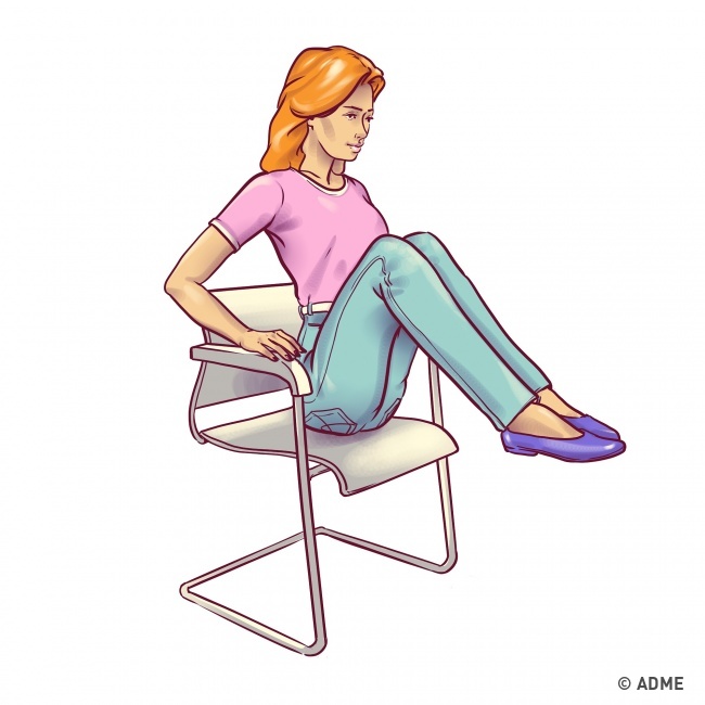 6 упражнений для плоского живота, которые можно делать прямо на стуле