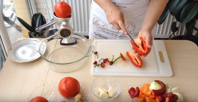 Аджика ―лучшие рецепты аджики на зиму из перца, помидоров и чеснока