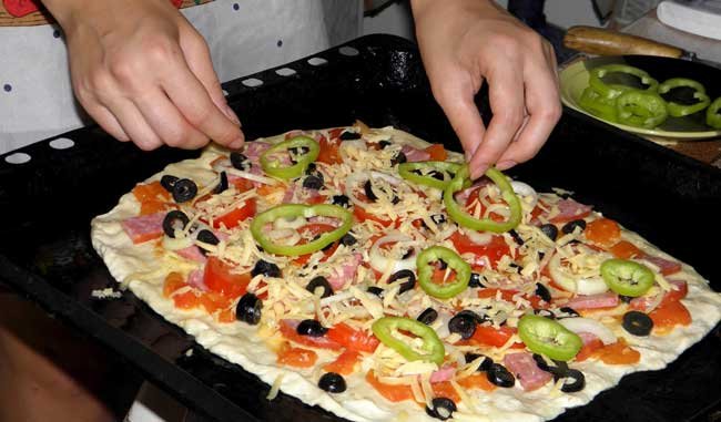 Как приготовить в домашних условиях пиццу