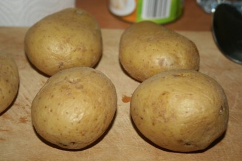 Картофель в кожуре, запеченный в духовке
