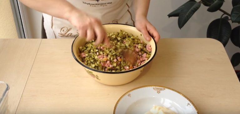 Классические рецепты очень вкусного салата оливье к Новому году 2018