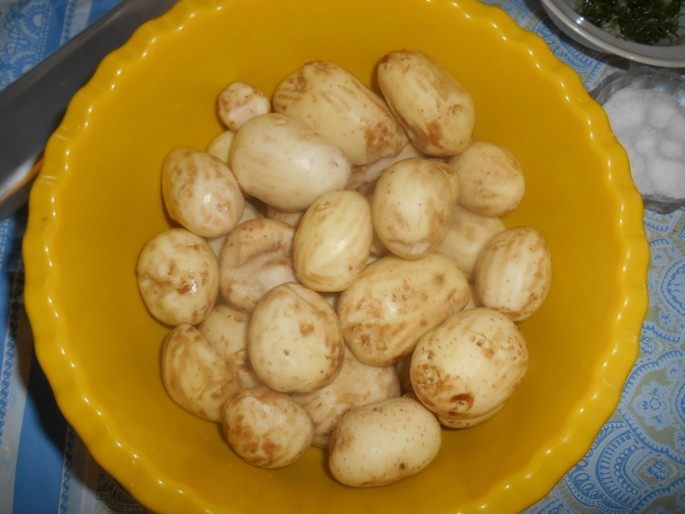Молодой картофель ,запечённый в рукаве