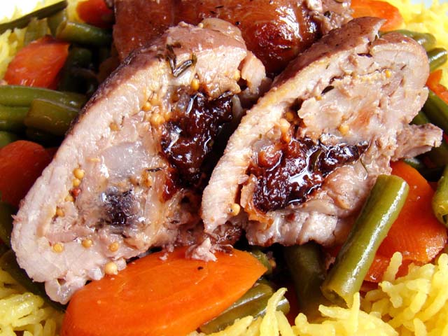 Мясо с черносливом — 7 рецептов приготовления в духовке и на сковороде