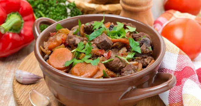 Мясо тушеное с овощами — простые и оригинальные рецепты вкусного блюда с подливкой