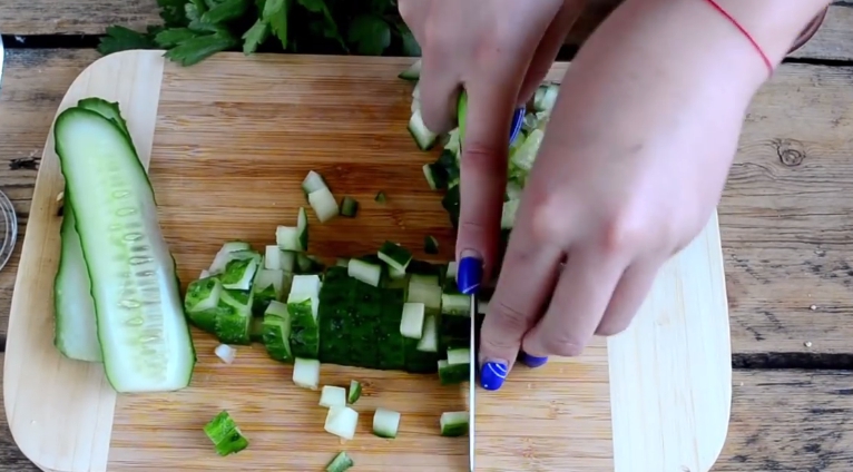 Очень вкусные салаты из крабовых палочек — 6 рецепта с пошаговыми фото