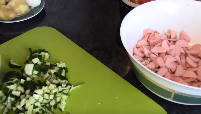 Окрошка на квасе с колбасой — Топ 5 самых вкусных рецептов