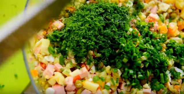 Оливье — классический рецепт салата с колбасой на Новый Год 2018