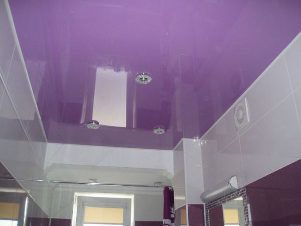 Плюсы и минусы натяжных потолков в ванной комнате