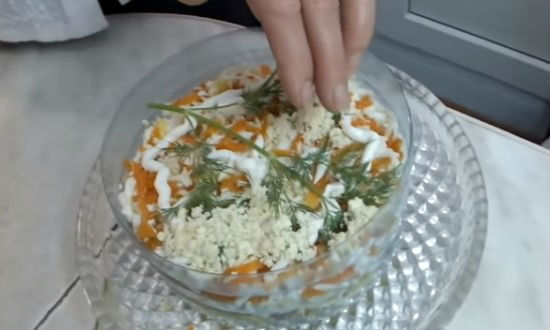 Праздничный салат Мимоза со свежей горбушей. Простые и быстрые рецепты