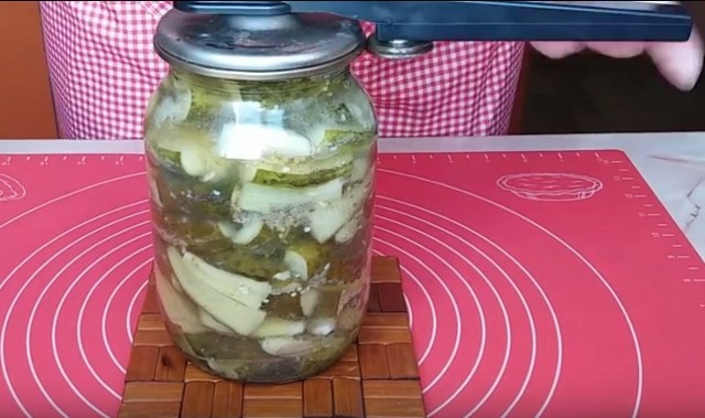Салат из огурцов на зиму. 5 рецептов заготовок простых и вкусных салатов из огурцов