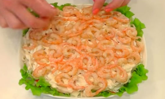 Салаты с кальмарами. Очень вкусные рецепты праздничных салатов