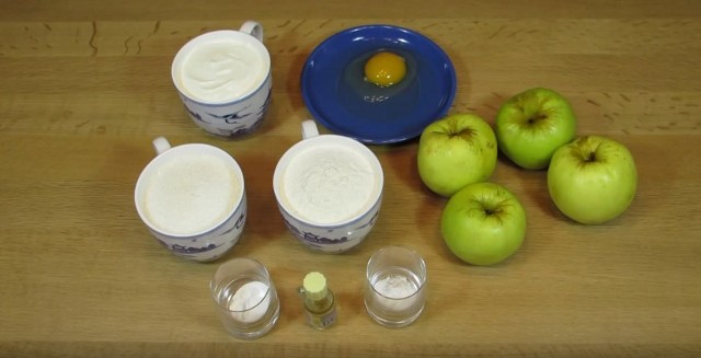 Шарлотка с яблоками в духовке — пошаговые рецепты с фото, простые и вкусные
