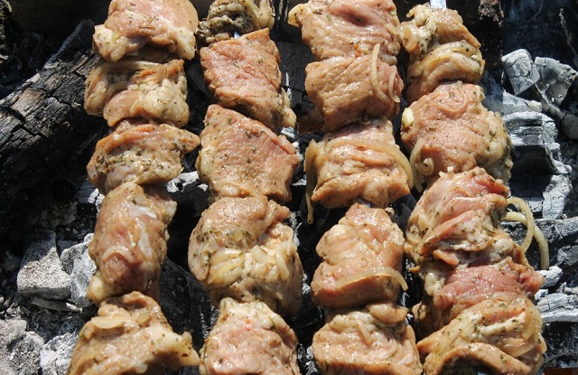Шашлык из свинины. Рецепты самых вкусных маринадов для сочного и нежного мяса