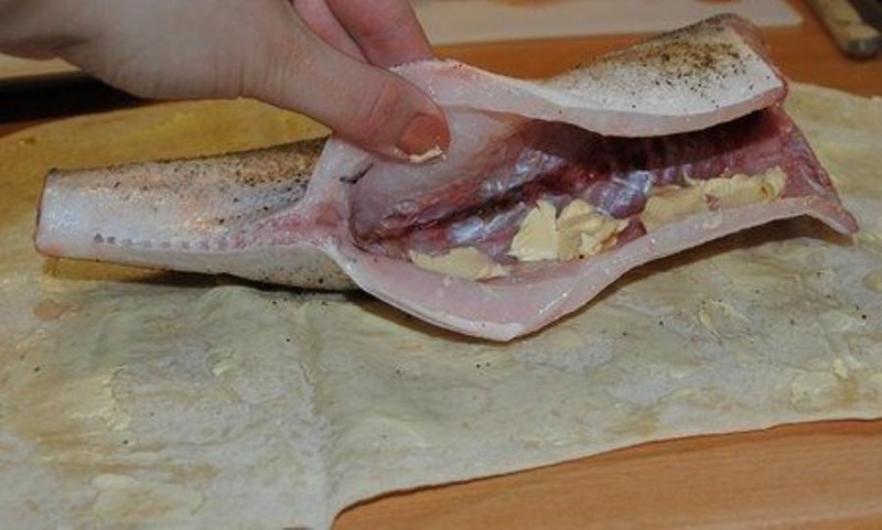 Запекай рыбку правильно! Вот что нужно добавить, чтобы обычная свежемороженая стала деликатесом.